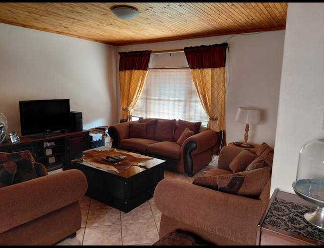 3 BEDROOM HOUSE FOR SALE IN MONTANA PARK